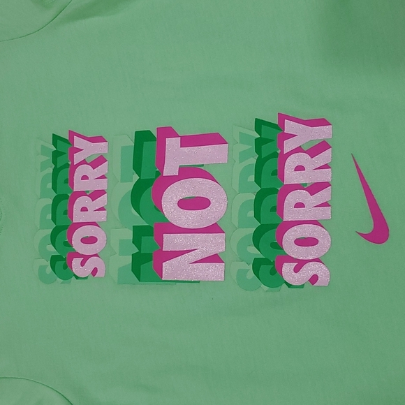 🆕️ Nike V Neck Tee - Picture 6 of 8